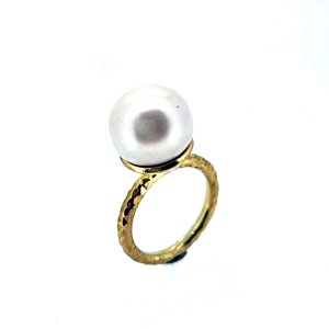 Ring Nature Geelgoud 18kt met witte zoetwaterparel