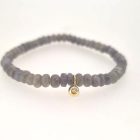 Armband Pura met labradoriet kralen en gouden diamant bedel