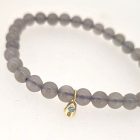 Armband Pura met maansteenkralen en geelgouden druppel bedel met blauwe diamant