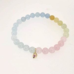 Armband Pura met rozenkwarts en beryl kralen, gouden druppelbedel met rozen diamant