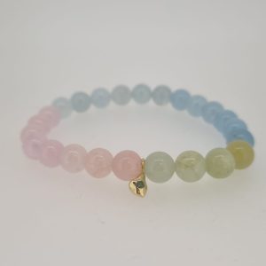 Armband Pura met rozenkwarts en beryl kralen, geelgouden bedel met groene diamant