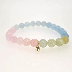 Armband Pura met rozenkwarts en beryl kralen, geelgouden bedel met groene diamant