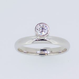 Ring Paris Cherry 18kt witgoud met 0,25 ct diamant