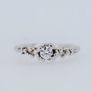 Ring Berries witgoud 14kt met sprankelende diamanten