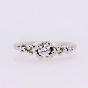 Ring Berries witgoud 18kt met sprankelende diamanten